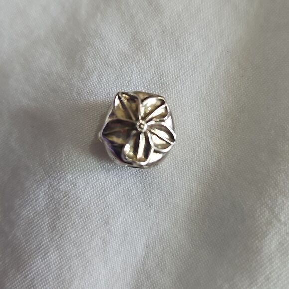 Chamilia Sterling Silver Flower Charm - Picture 3 of 16